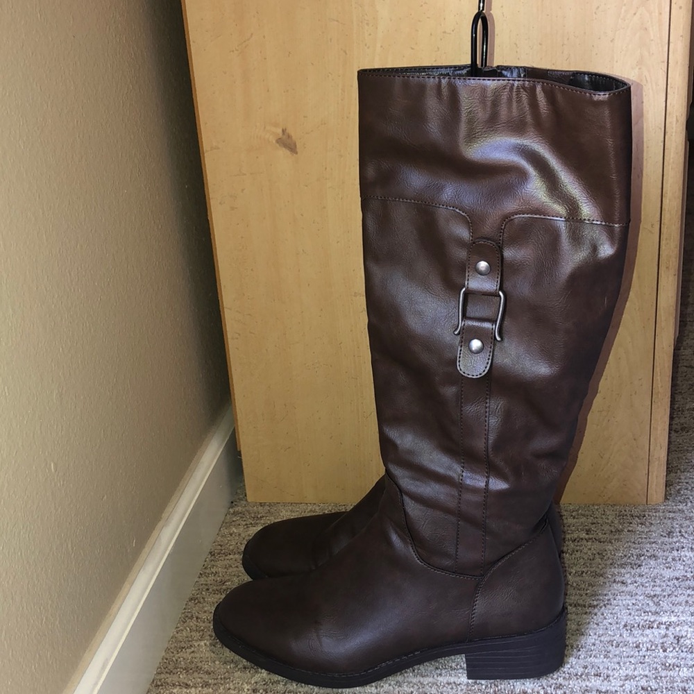 Shoes - Picture 2 of 3
